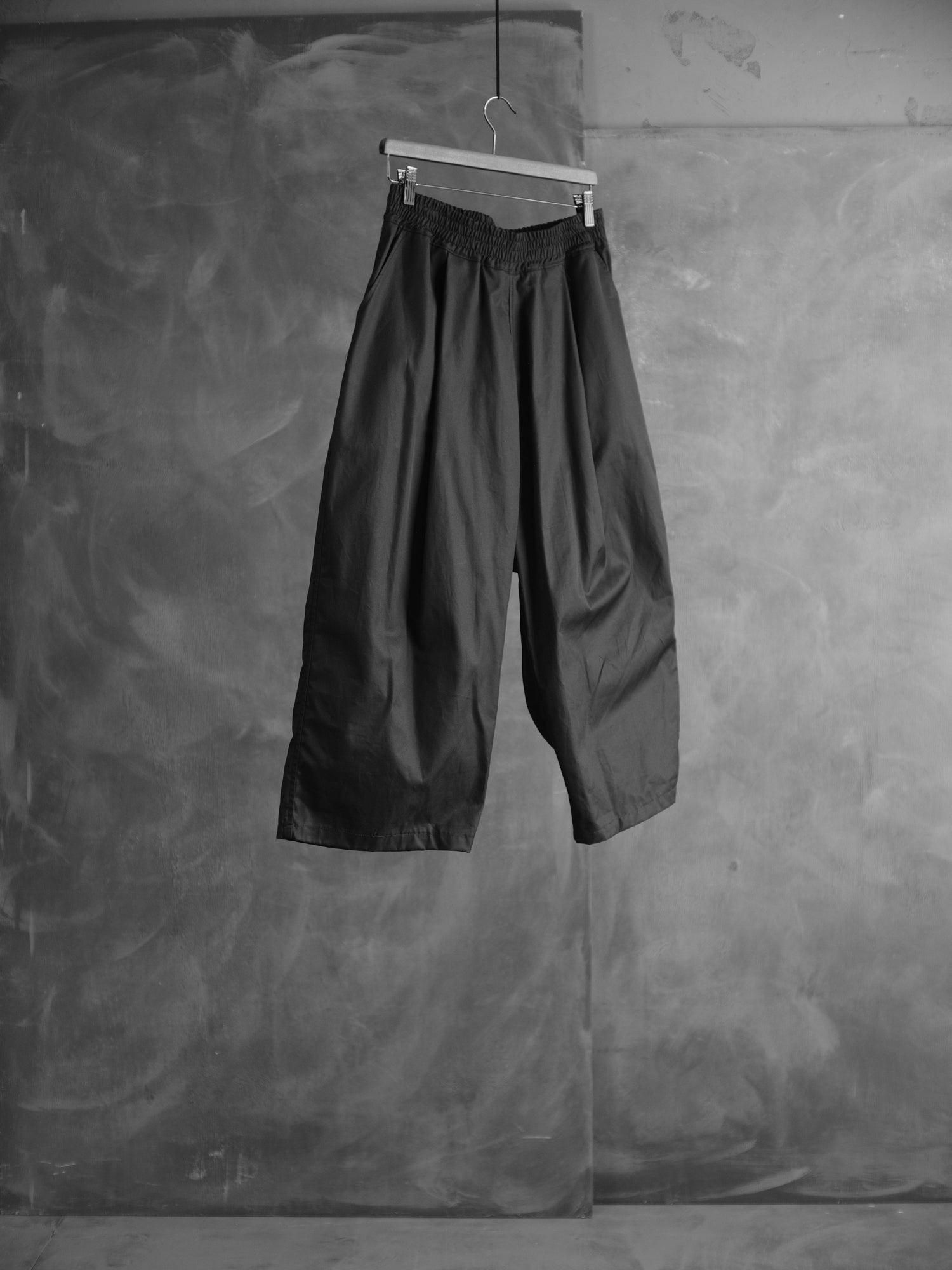 001 | 3/4 Pleated Pants "Twill"