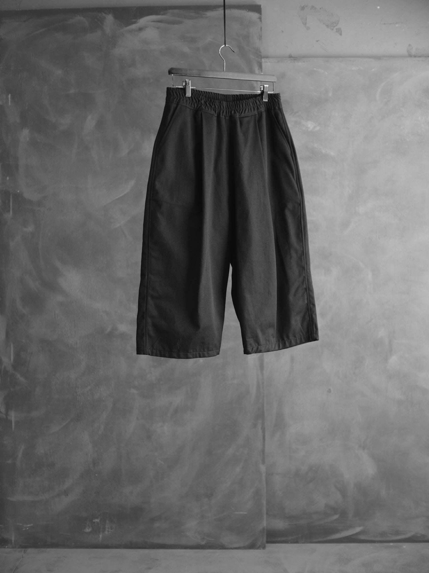 001 | 3/4 Pleated Pants "Gabardine"